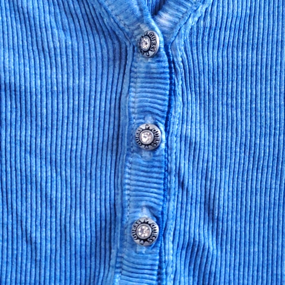Guess Top 💙 - Picture 3 of 5